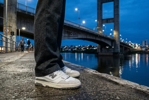 tênis casual retro - a peça que ancora o shape streetwear e nunca sai de moda - galpão brio company streetwear